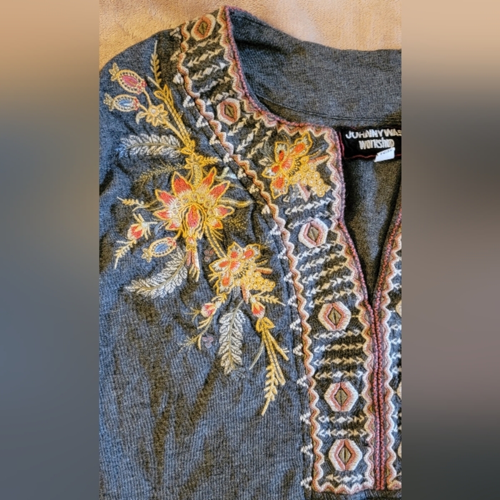 Johnny Was Grey Embroidered Top - Picture 4 of 5